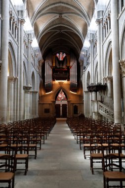 Lozan 'daki Notre Dame Katedrali. Nev. Gotik kaburga kasası. İsviçre.