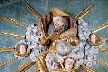 Aziz Maurice Kilisesi. Barok yenilenebilir. Tanrı heykeli kutsasın. 