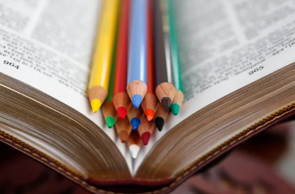 Colored Pencils Bible Catechism — Stock Photo, Image