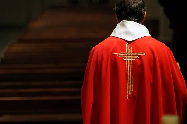 Epidemia Coronavirus Covid Medidas Bloqueo Contención Misa Dominical Una Iglesia — Foto de Stock