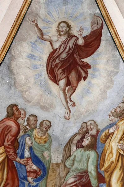 Церковь Нотр Дам Асомпшен Кордон Фреска Воскрешение Иисуса Франция — стоковое фото