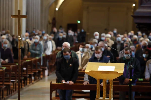 Igreja Católica Durante Epidemia Covid Celebração Missa Ambon Sallanches França — Fotografia de Stock