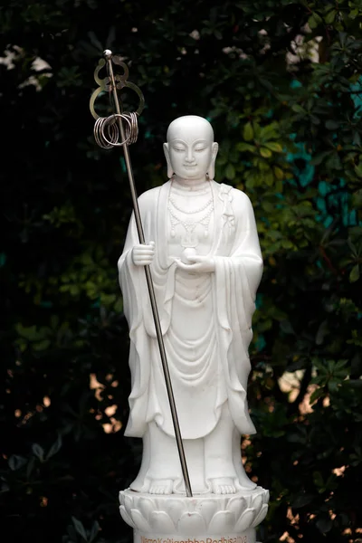 杜光佛寺 Kitigarbha Bodhisattva Dia Tang 以他的誓言而闻名 他誓言要在高塔摩佛陀的死和弥勒佛的崛起之间的六个世界中承担起教导万物的责任 很好法国 — 图库照片