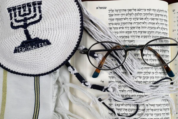 Otevřít Tóru Kippah Tallit Brýle — Stock fotografie