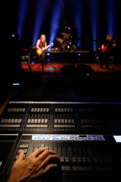 Banda Rock Roll Console Mistura Som Profissional Para Técnico Áudio — Fotografia de Stock