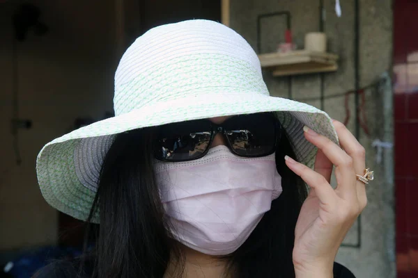 Νεαρή Γυναίκα Μάσκα Προστασίας Στο Πρόσωπό Της Βιετνάμ Βιετνάμ — Φωτογραφία Αρχείου