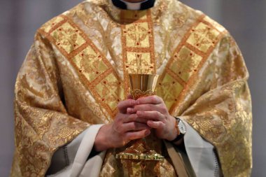 Saint Francois de Sales Bazilikası. Katolik ayini. Ayin kutlaması. Thonon. Fransa. 