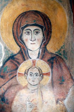 Santa Maria Asssunta Kilisesi. Fresk 13. yüzyıl. Bakire Meryem ve çocuğu. Muggia. İtalya. 