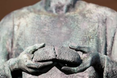 Anıtsal Mezarlık. Giannino Castiglion 'un Campari mezarı. Son Akşam Yemeği, İsa' nın ekmek kırması. Bronz. Milan mı? İtalya. 