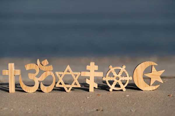 Kum Üzerinde Dini Semboller Hıristiyanlık Slam Yahudilik Ortodoksluk Budizm Hinduizm — Stok fotoğraf