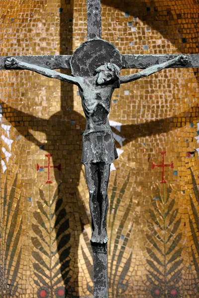 Монументальний Цвинтар Статуя Ісуса Христа Хресті Мілан Італія — стокове фото