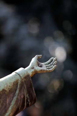 Anıtsal Mezarlık. Assis 'li Aziz Francis. Bronz heykel. Milan mı? İtalya. 