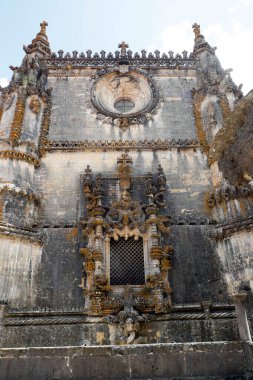 İsa 'nın Manastırı. Diogo de Arruda 'dan Manueline Chapterhouse penceresi. Geç Gotik Manueline tarzı. Tomar. Portekiz. 