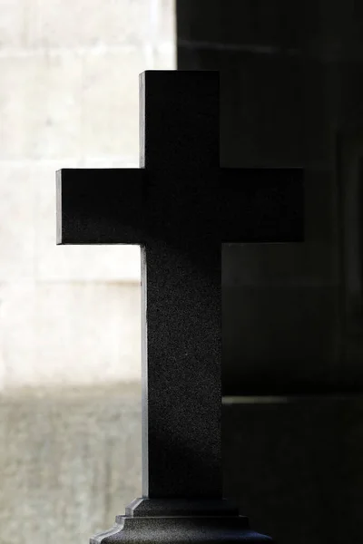 Cmentarz Monumentalny Kamienny Krzyż Grobie Mediolanie Włochy — Zdjęcie stockowe