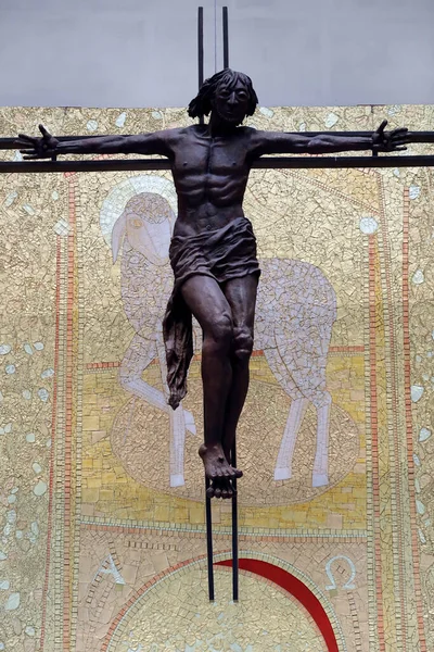 Basilika Der Heiligen Dreifaltigkeit Statue Von Jesus Christus Gekreuzigt Einem — Stockfoto