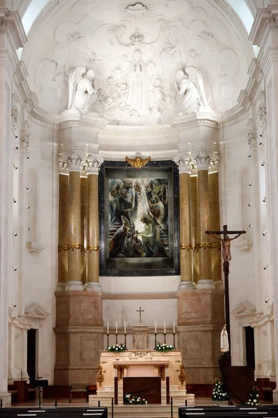 法蒂玛保护区法蒂玛的旧教堂的内部 葡萄牙 — 图库照片