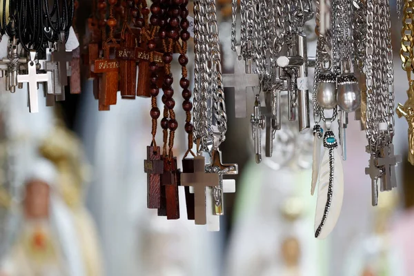 Heiligtum Von Fatima Souvenirladen Mit Rosenkranzperlen Und Religiösen Medaillen Portugal — Stockfoto