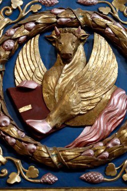 Aziz Francis Kilisesi. Evangelist Luke (ve Havarilerin Eylemleri), kanatlı bir öküz veya boğa tarafından sembolize edilir..