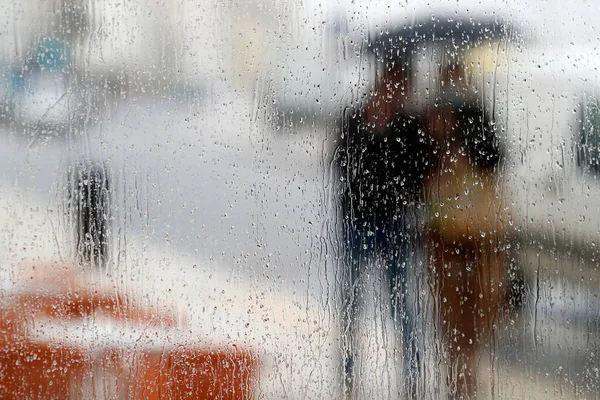 Mensen Lopen Met Paraplu Regenachtige Dagscène Nazare Griekenland — Stockfoto