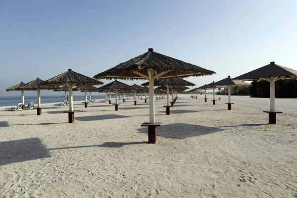 Spiaggia Hamra Sul Golfo Arabico Ras Khaimah Ombrelli Emirati Arabi — Foto Stock