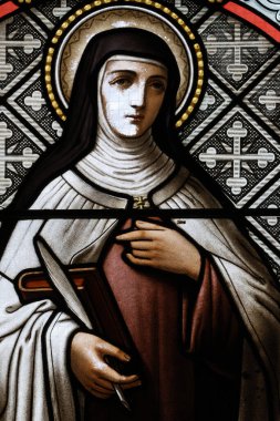 Varsayım kilisesi. Lekeli cam. Çocuk İsa 'nın Aziz Therese' si ve Kutsal Yüz. Lisieux 'lu Thérèse. Lessard en Bresse 'de. Fransa.