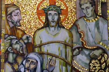 Haçın yolu. 1. İstasyon: İsa ölüme mahkum edildi. Annecy. Fransa.