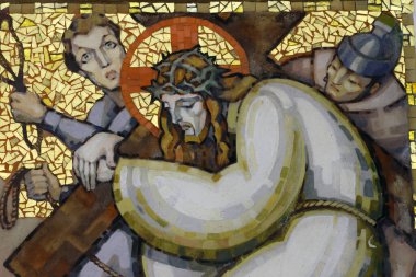 Haçın yolu. 3. İstasyon: İsa ilk kez düşüyor. Annecy. Fransa.