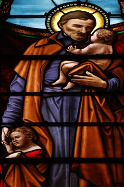 Aziz Pierre Kilisesi. Lekeli cam. Aziz Vincent de Paul. Çok dokunaklı. Fransa.