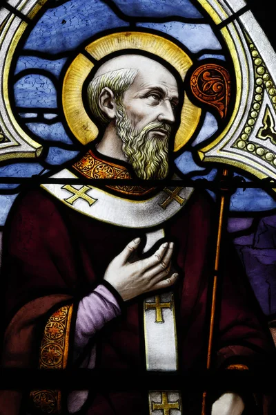 Saint Marien Kilisesi. Lekeli cam. Hippo 'lu Aziz Augustine. Mezilles. Fransa.