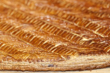 Feve ve Crown ile birlikte Bethlehem 'e üç bilge adamın gelişini kutlamak için Epifani' de paylaştılar..