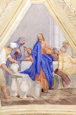 Aziz Jean Baptiste Kilisesi. Cana 'daki düğün ziyafeti. İsa 'nın suyu şaraba dönüştürmesinin ilk mucizesi. F Mucengo 'nun duvar resmi. Melife. Fransa..