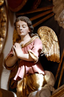 Aziz Jean Baptiste Kilisesi. Dua eden melek. Tahta oyma. Melife. Fransa..