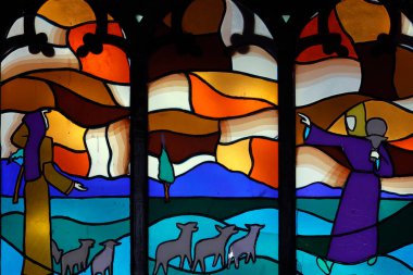 Kon Tum Katedrali, Tahta Kilise olarak da bilinir. Lekeli cam pencere. Kayıp Koyun kıssası. Kontum. Vietnam.