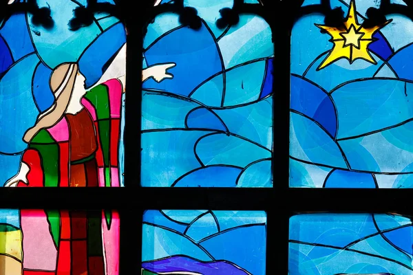 Kon Tum Katedrali, Tahta Kilise olarak da bilinir. Lekeli cam pencere. Çoban Yıldızı. İsa 'nın. Kontum. Vietnam.