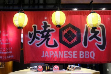 Japon barbeküsü yapan bir Japon restoranı. Ho Chi Minh şehri. Vietnam.