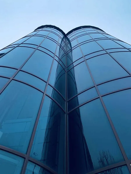 Foto Dos Edificios Oficinas Vidrio Moderno Con Reflejo Foto Con —  Fotos de Stock