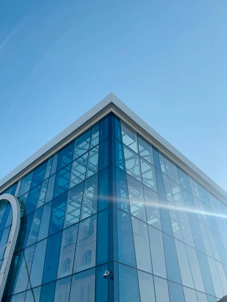 Moderní Skleněná Kancelářská Budova Obloze — Stock fotografie