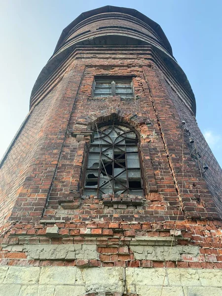 Alter Ziegelbauturm — Stockfoto