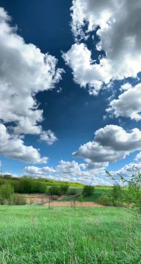 Gökyüzü küçük bir yokuştan 
