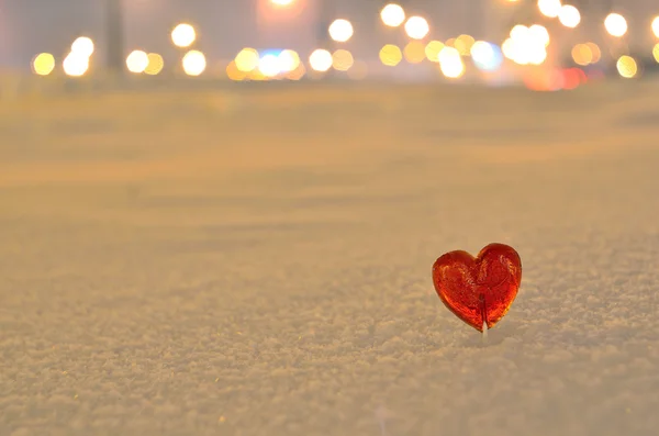 雪中的棒棒糖心 — 图库照片