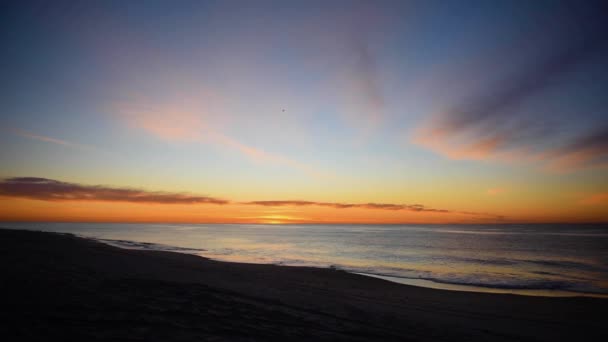 A beautiful sunset at beach — Vídeo de stock