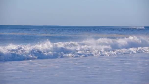 Agua junto al océano — Vídeos de Stock