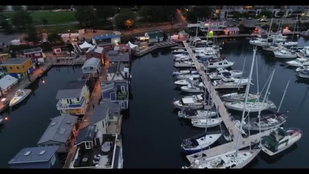 Un bateau dans l'eau — Video