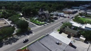 Bir şehir caddesi manzarası