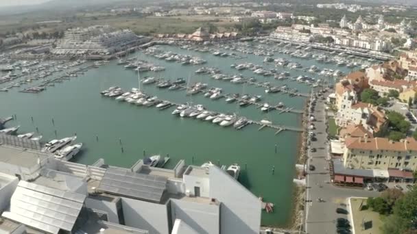 Una vista aérea de una ciudad Videoclip