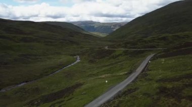 Dağın yamacında bir işaret.