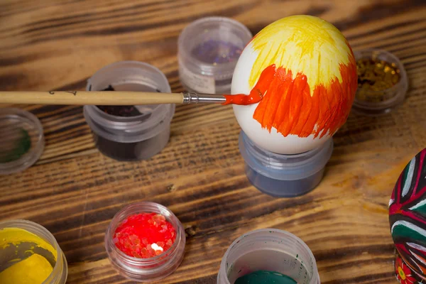 paiting Paskalya yortusu yumurta turuncu Fırçalı sürecinin ahşap