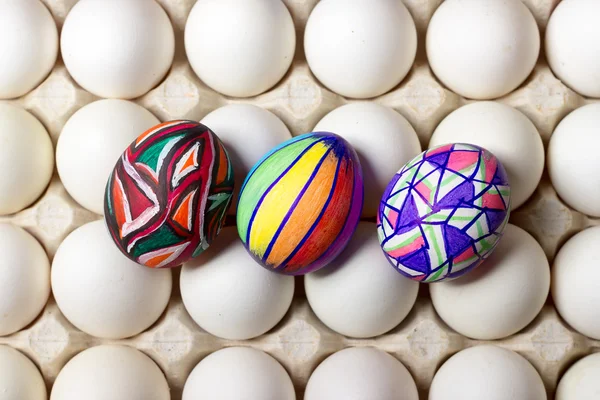 Multicolored painted tree easter eggs on white tray, food photography — Stock Photo, Image