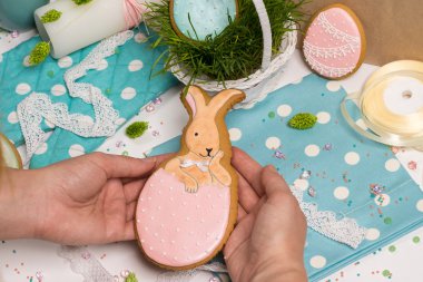 Kız tutar Paskalya tavşan tatlım-kek, mevcut ürünleri, mutfak tasarım