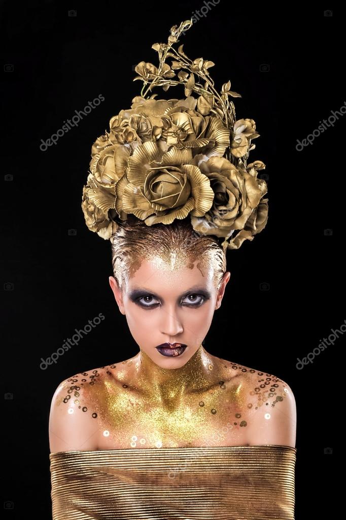 Magic golden girl with bright glitter makeup and flower crown — Stock
